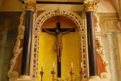 Chiesa-del-Rosario-Altare-del-Crocefisso